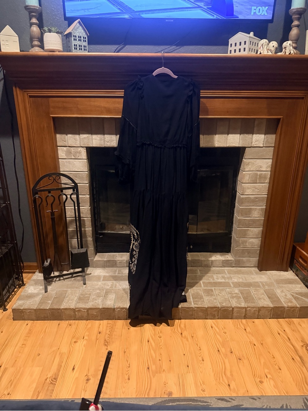 Beautiful black embroidered maxi dress - Picture 7 of 8